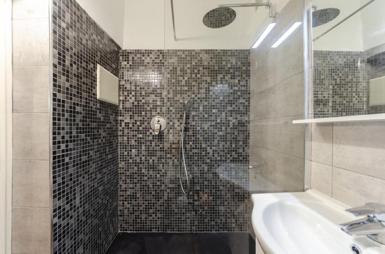 Joivy Warm Family Flat For 9, Near Porto Antico Lejlighed Genova Eksteriør billede